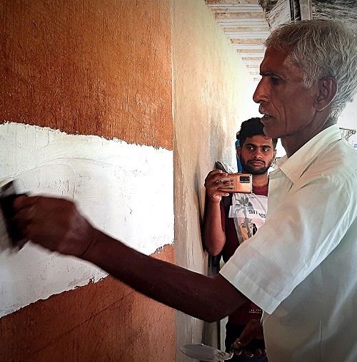 Master Crfatsman demonstrating the application of Araish plaster during a lime plaster workshop in India