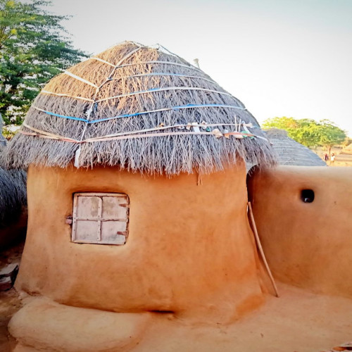 VERNACULAR GRAIN STORAGE & BEAUTIFUL HAND CRAFTED HUTS